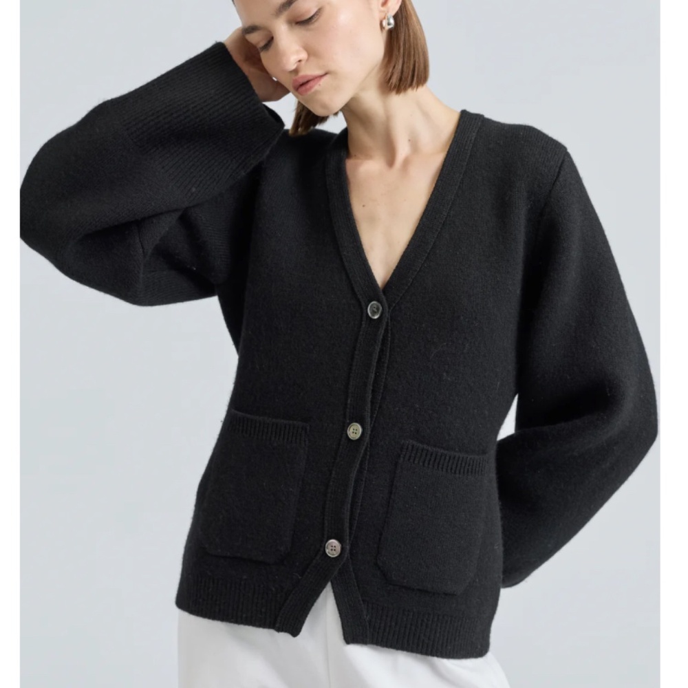 Almina Concept V-Neck Cardigan (Black)